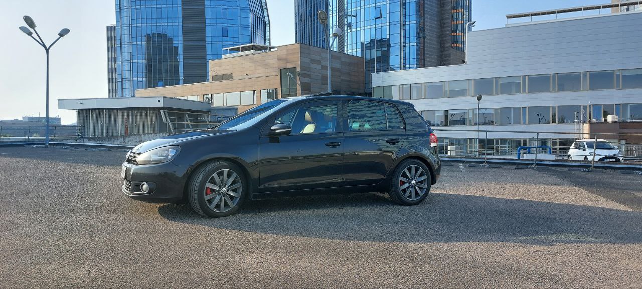 My first car was MK6. It was a nice black one with a rare brown leather interior and 1.4 TSI DSG. Loved that car, even though there were some issues with the gearbox.
