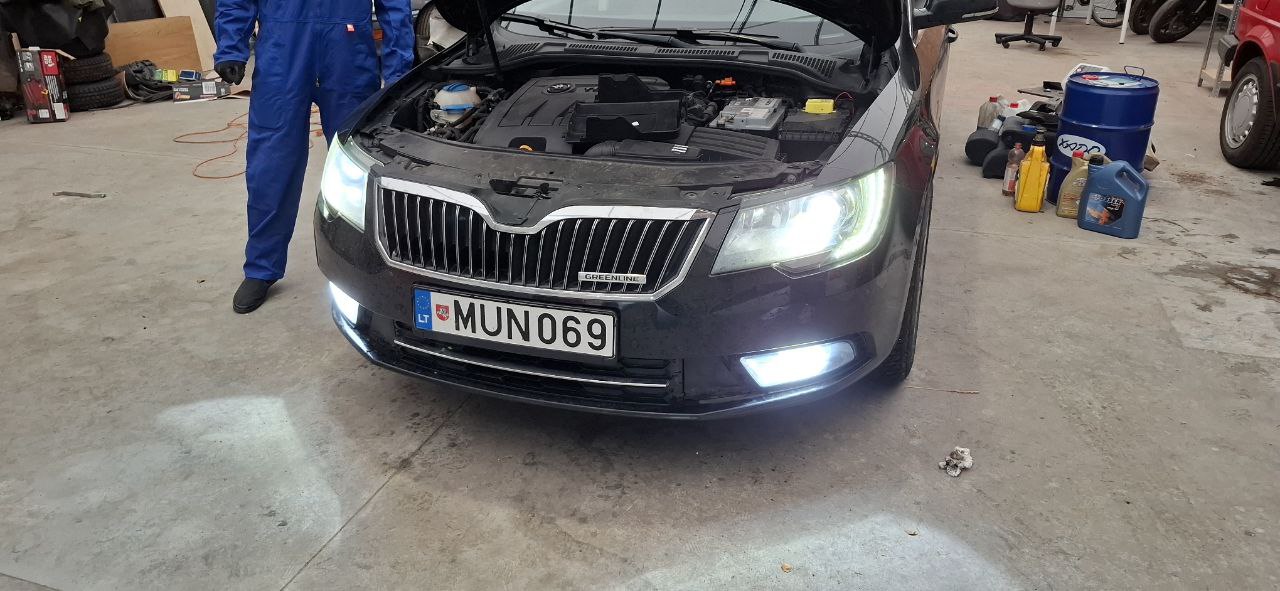 A kind of off-topic, but here's my daily - Škoda Superb 2 1.6 TDI.