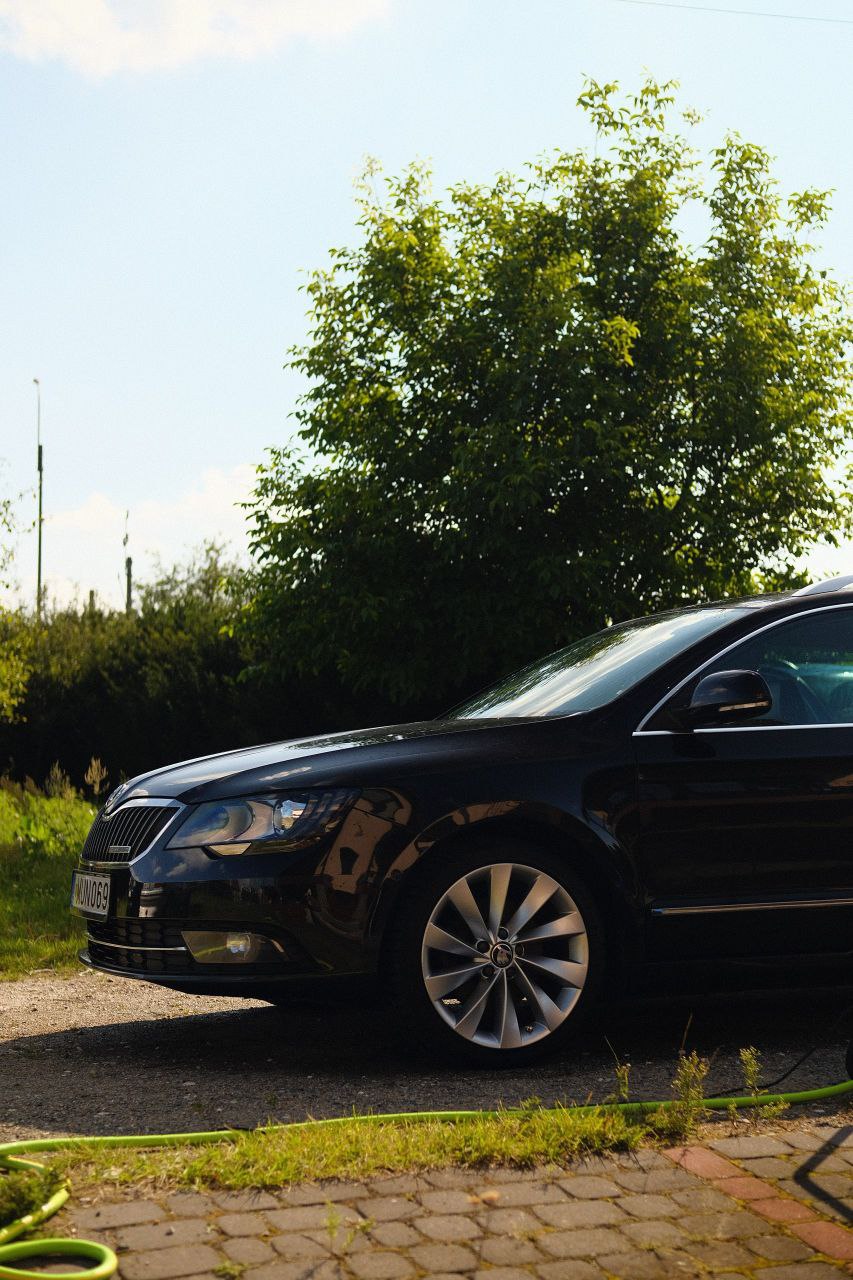 Since I polished Superb and moved to a house, I decicded to wash my car myself. Bought a compressor and some chemistry. That was a quick wash and still there are a lot of thing to learn, but I'm glad.